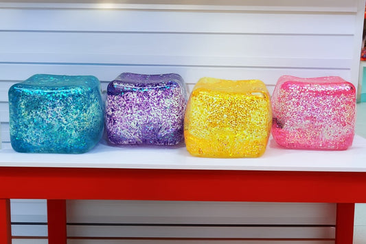 GLITTER CUBE SQUISHY